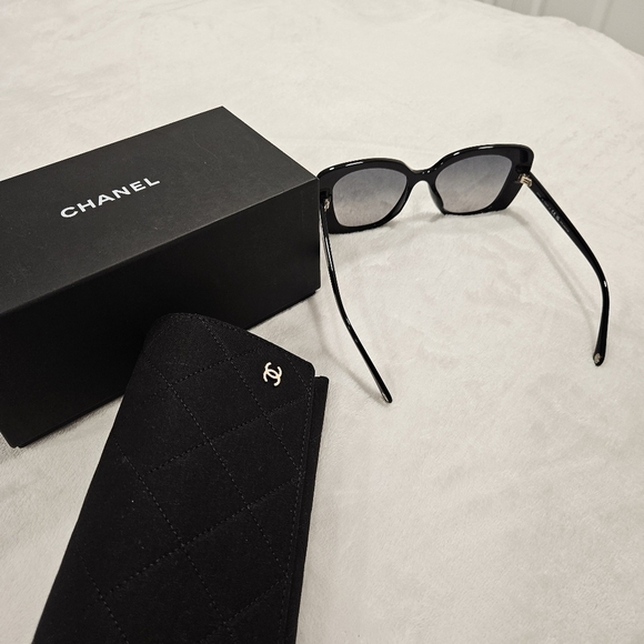 CHANEL Polarized sunglasses black frames ๐ NIB - Picture 14 of 14